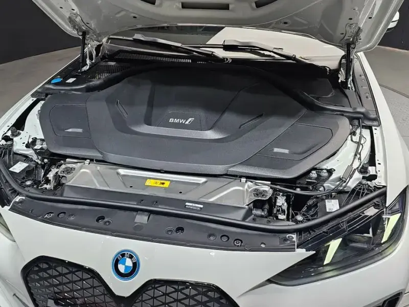2025 BMW i4 с пробегом 19 329 км