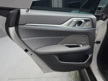 2025 BMW i4 с пробегом 17 183 км