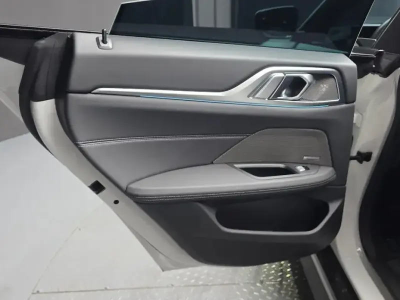 2025 BMW i4 с пробегом 17 183 км