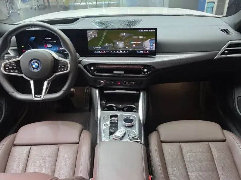 2025 BMW i4 с пробегом 19 329 км