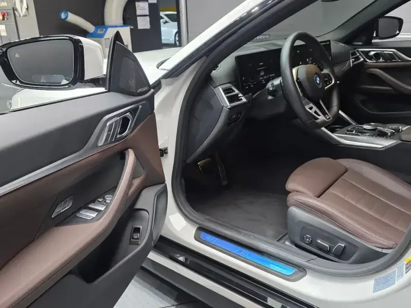2025 BMW i4 с пробегом 19 329 км