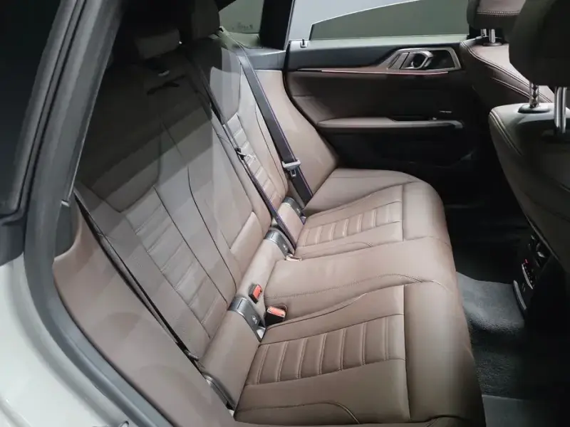 2025 BMW i4 с пробегом 19 329 км