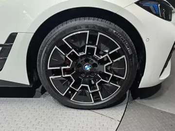2025 BMW i4 с пробегом 19 329 км