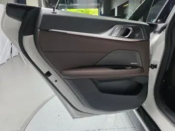 2025 BMW i4 с пробегом 19 329 км
