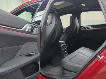2025 BMW i4 с пробегом 4 333 км
