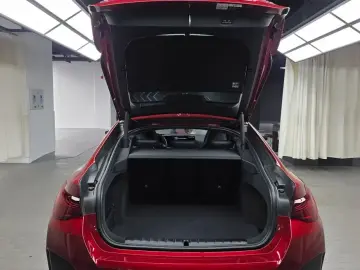 2025 BMW i4 с пробегом 4 333 км