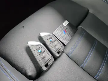 2025 BMW i4 с пробегом 4 333 км