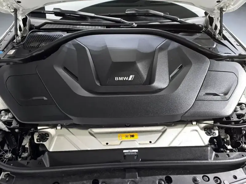 2025 BMW i4 с пробегом 12 780 км