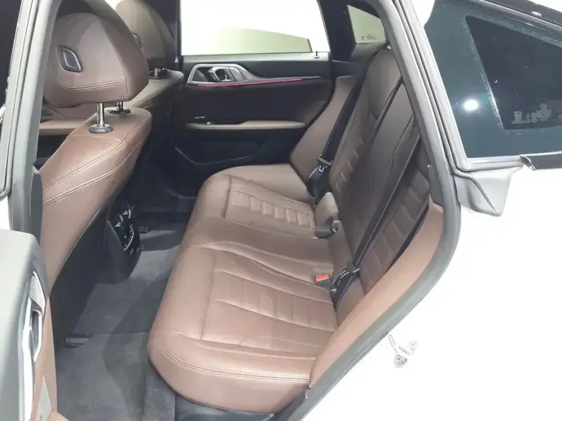 2025 BMW i4 с пробегом 12 780 км