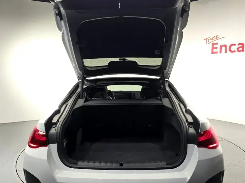 2025 BMW i4 с пробегом 12 780 км