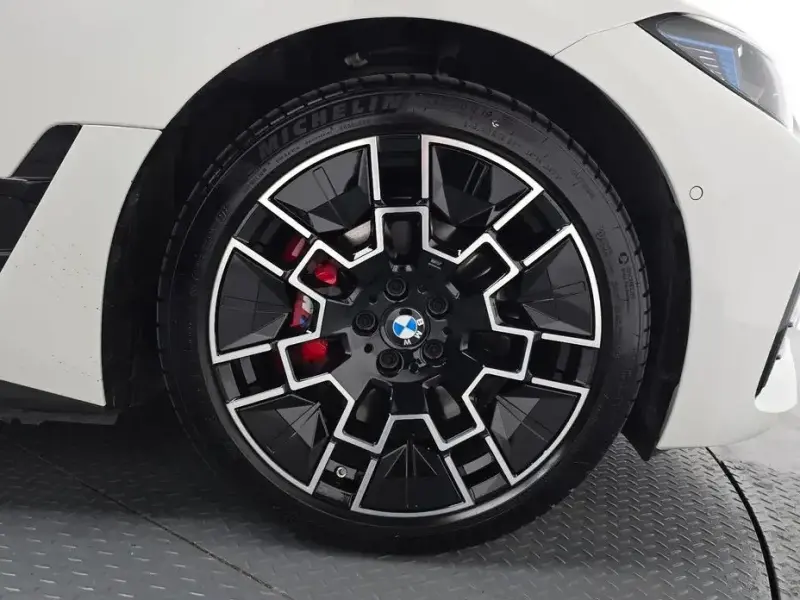 2025 BMW i4 с пробегом 12 780 км