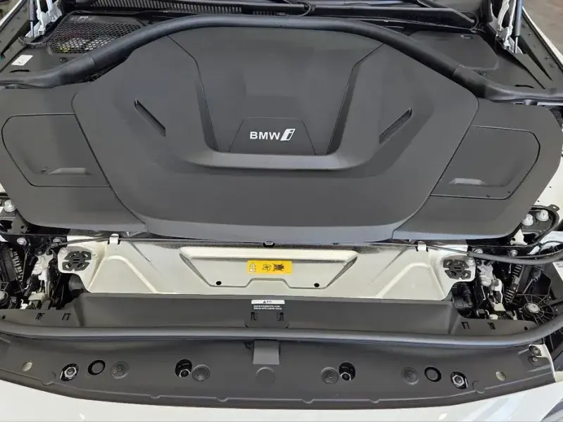 2025 BMW i4 с пробегом 27 758 км