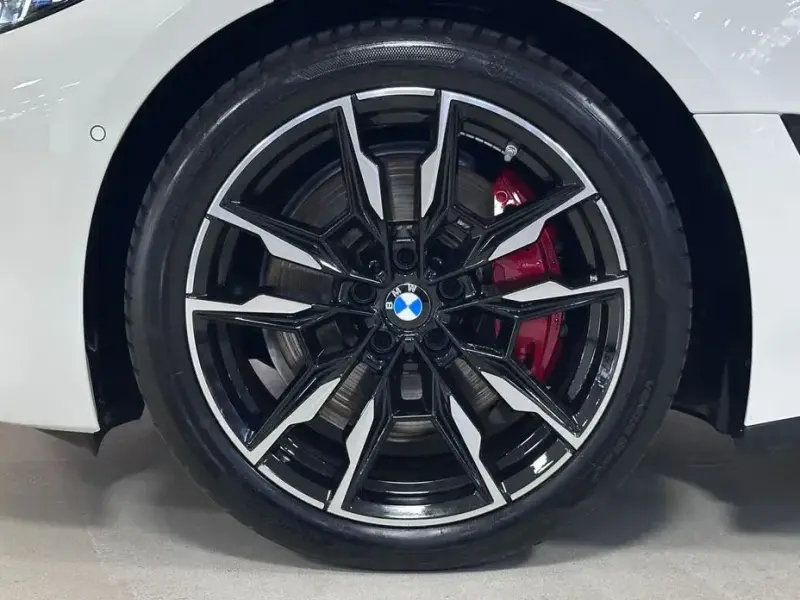2025 BMW i4 с пробегом 19 541 км