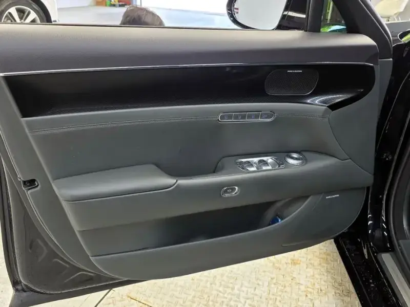 2023 Genesis G90 с пробегом 76 449 км
