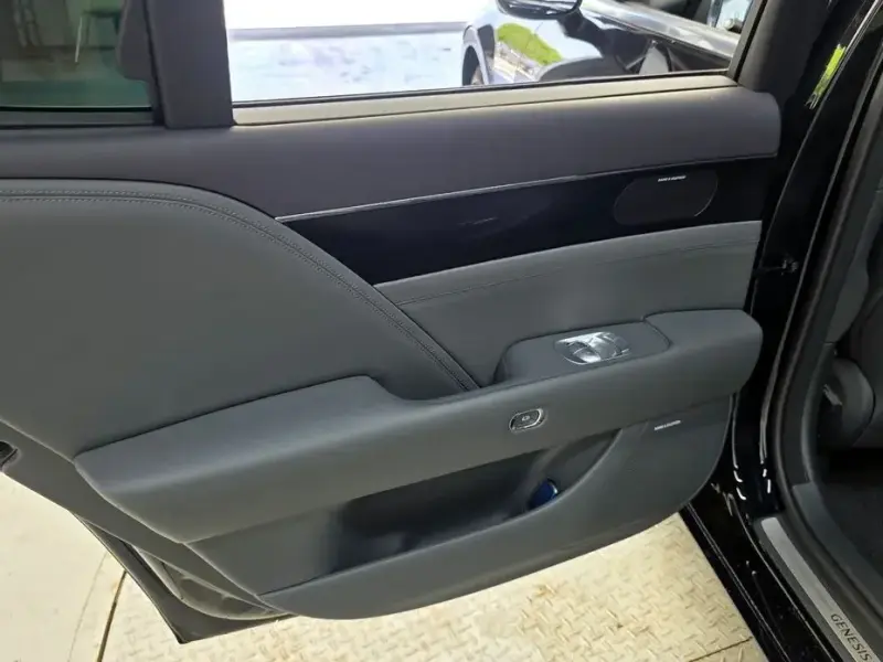 2023 Genesis G90 с пробегом 76 449 км