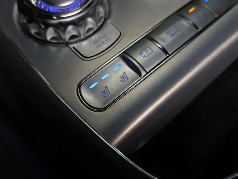 2023 Genesis G90 с пробегом 41 935 км
