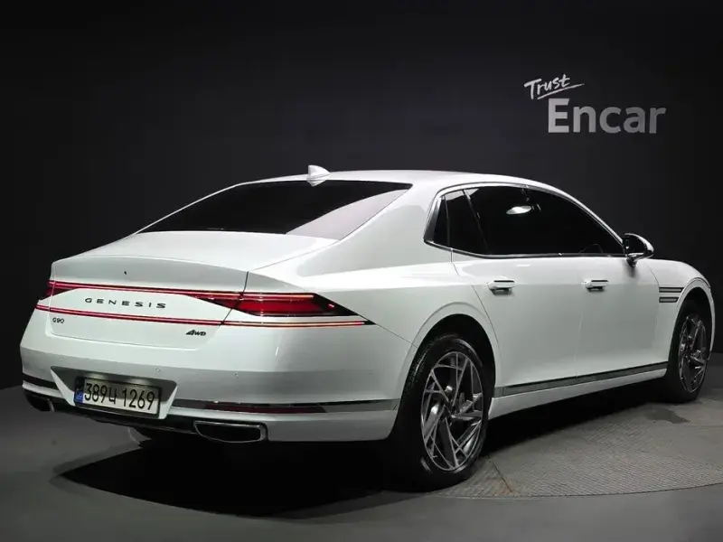 2023 Genesis G90 с пробегом 21 490 км