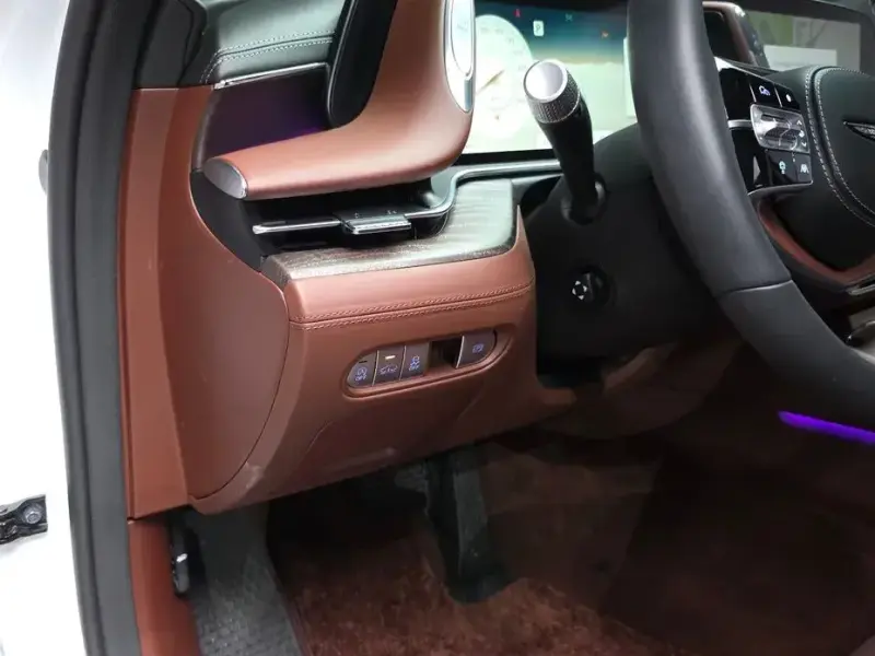 2023 Genesis G90 с пробегом 21 490 км