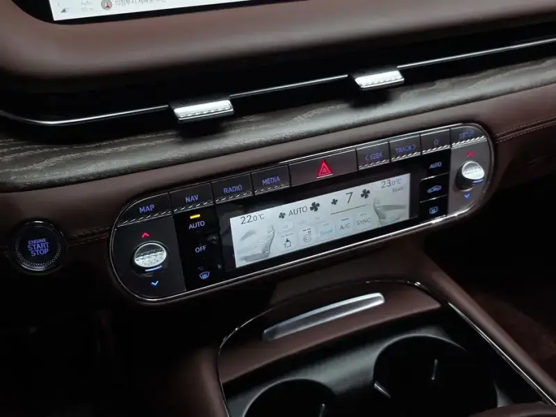 2023 Genesis G90 с пробегом 21 490 км