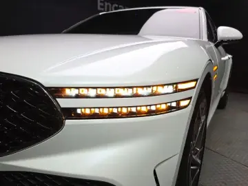 2023 Genesis G90 с пробегом 21 490 км