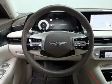 2023 Genesis G90 с пробегом 52 111 км