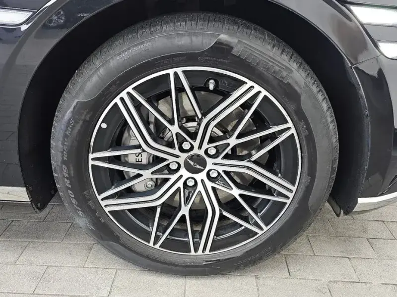 2023 Genesis G90 с пробегом 72 992 км
