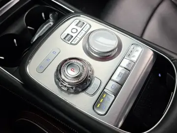 2023 Genesis G90 с пробегом 72 992 км