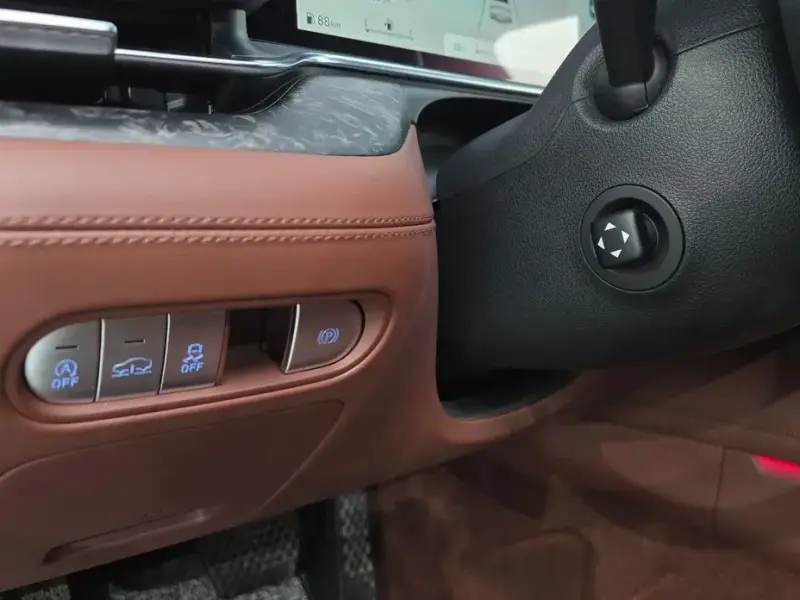 2023 Genesis G90 с пробегом 35 276 км