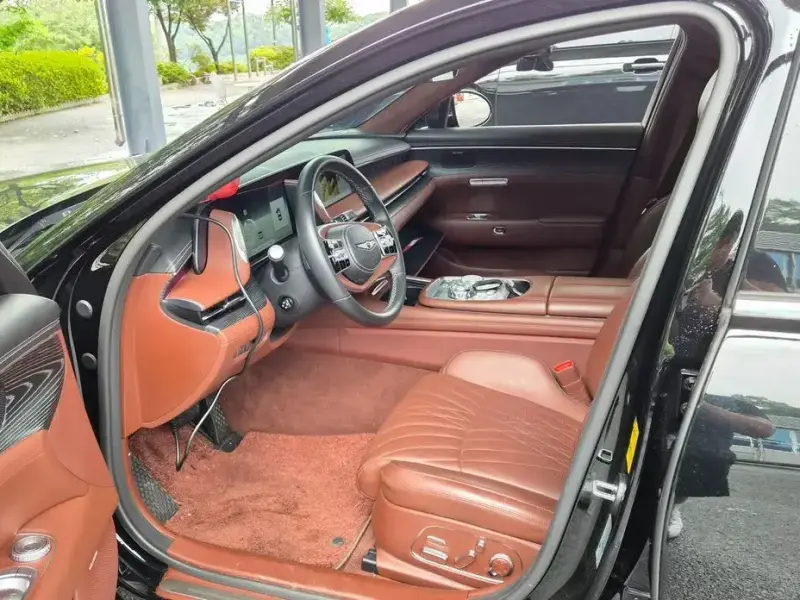 2023 Genesis G90 с пробегом 47 000 км