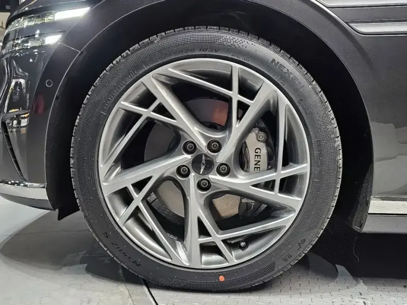 2023 Genesis G90 с пробегом 63 372 км