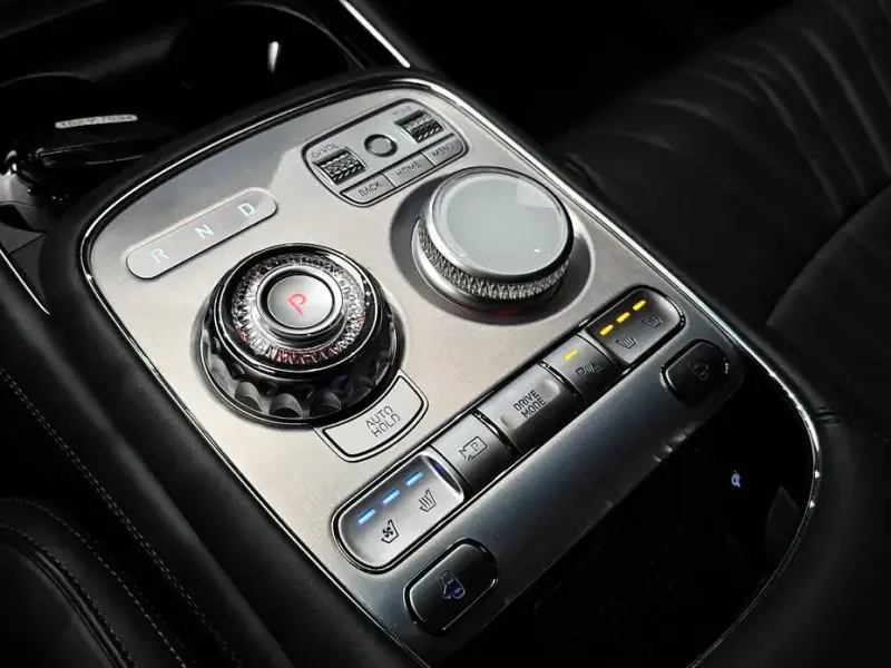 2023 Genesis G90 с пробегом 63 372 км