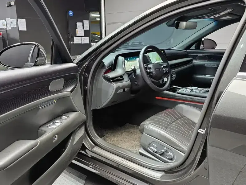 2023 Genesis G90 с пробегом 63 372 км