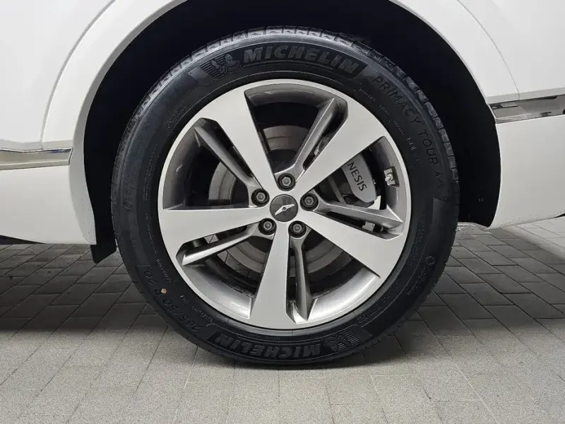 2023 Genesis GV80 с пробегом 48 966 км