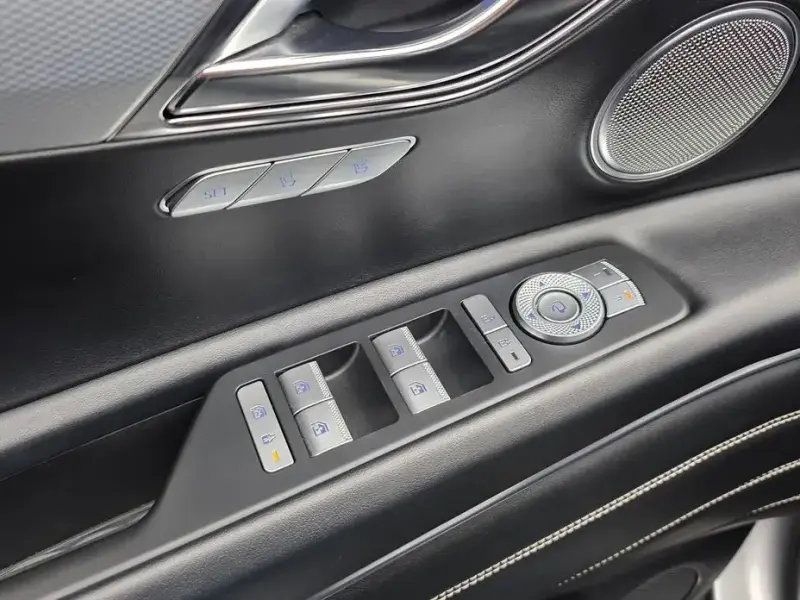 2023 Genesis GV80 с пробегом 39 262 км