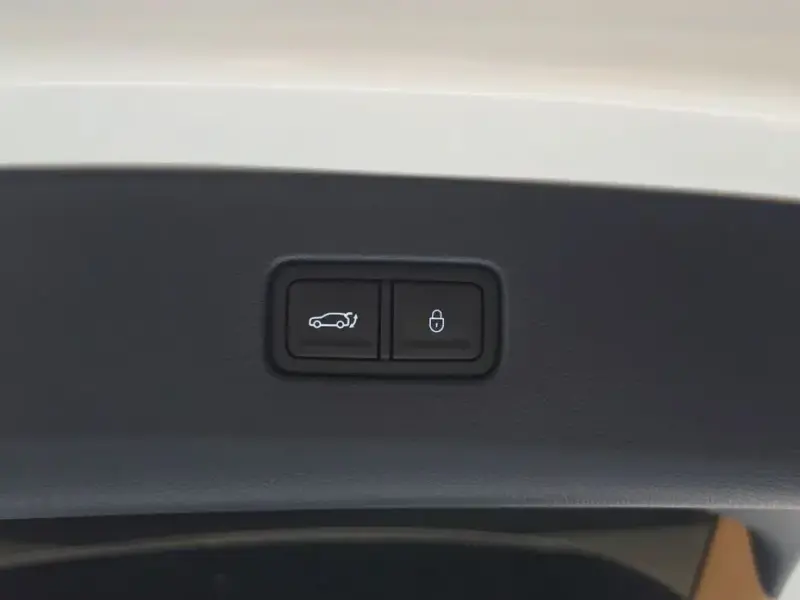 2023 Genesis GV80 с пробегом 13 864 км