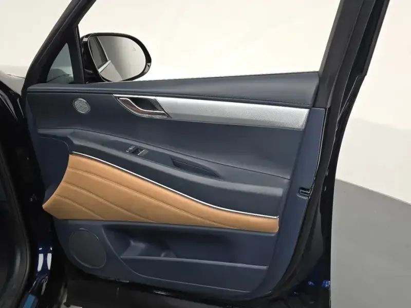 2023 Genesis GV80 с пробегом 36 093 км