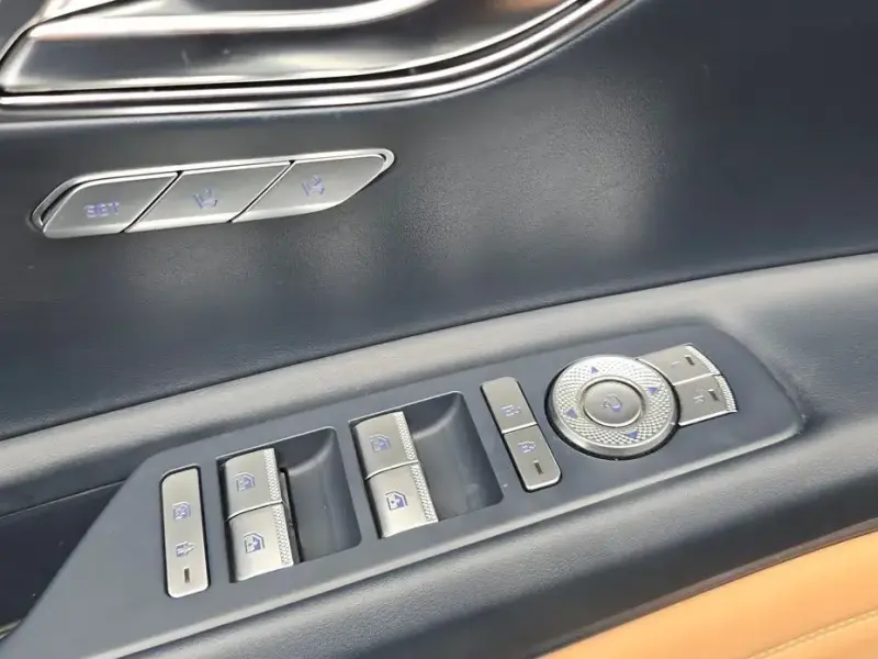 2023 Genesis GV80 с пробегом 36 093 км