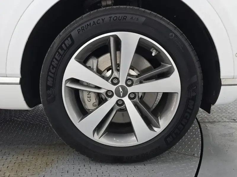2023 Genesis GV80 с пробегом 24 545 км