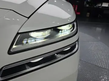 2023 Genesis GV80 с пробегом 31 892 км