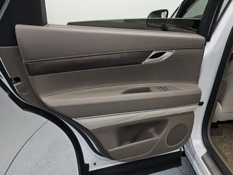 2023 Genesis GV80 с пробегом 31 892 км
