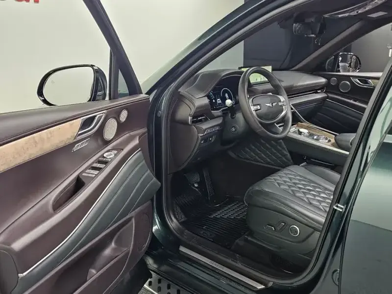 2023 Genesis GV80 с пробегом 14 226 км