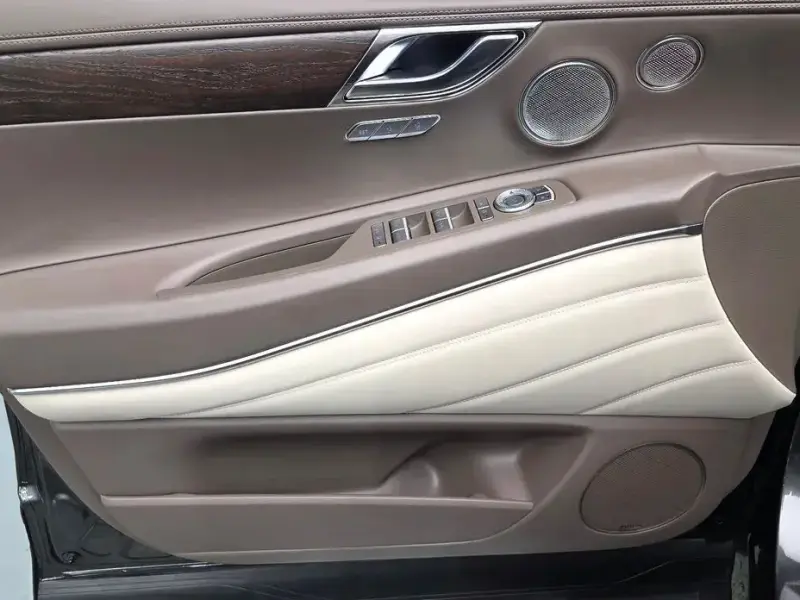 2023 Genesis GV80 с пробегом 76 012 км