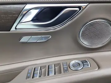 2023 Genesis GV80 с пробегом 76 012 км