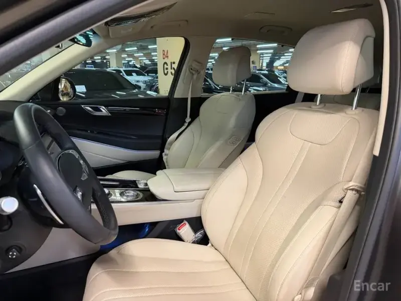 2023 Genesis GV80 с пробегом 35 000 км