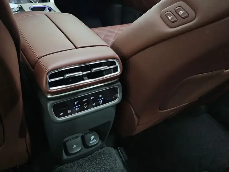 2023 Genesis GV80 с пробегом 19 766 км