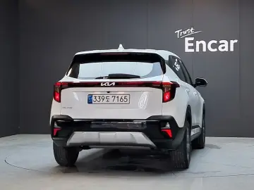 2023 Kia Seltos с пробегом 9 400 км