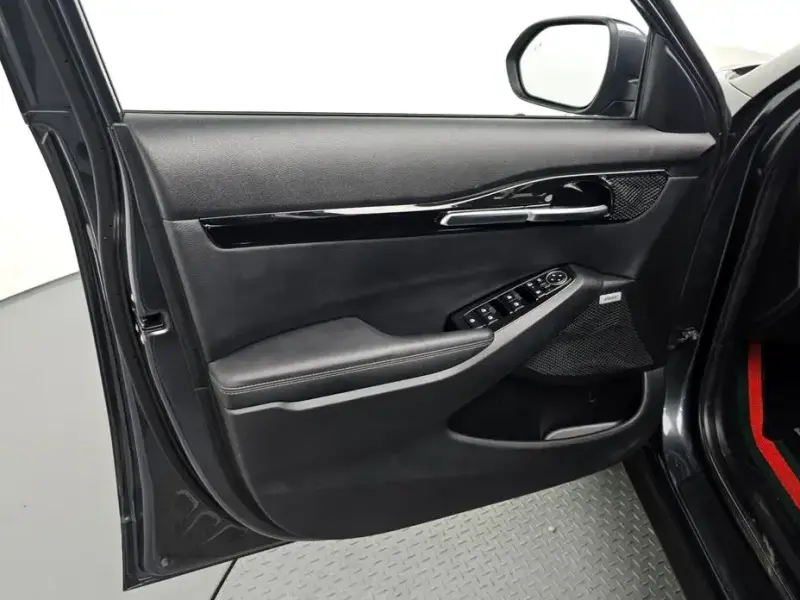 2023 Kia Seltos с пробегом 22 385 км