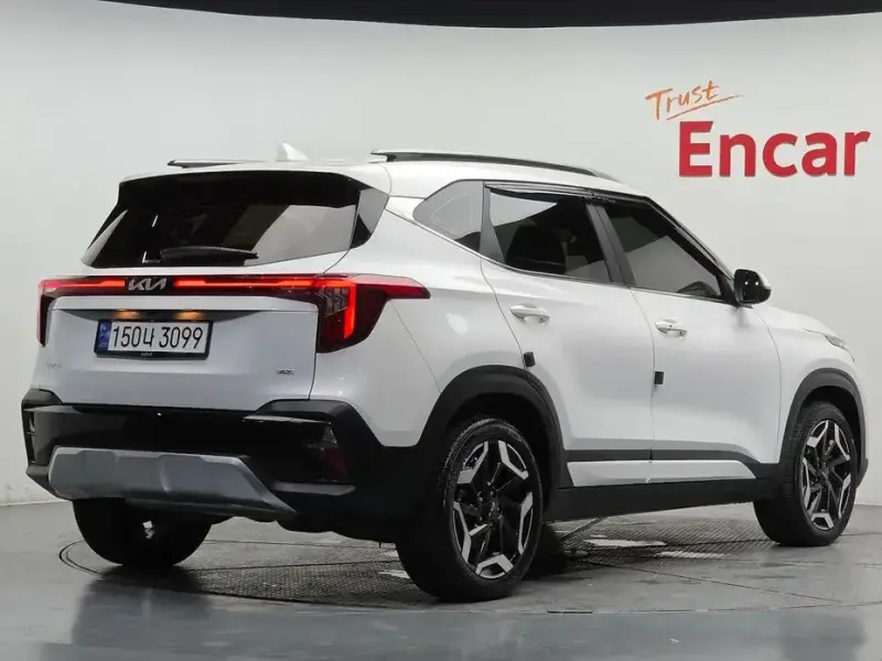 2023 Kia Seltos с пробегом 15 296 км