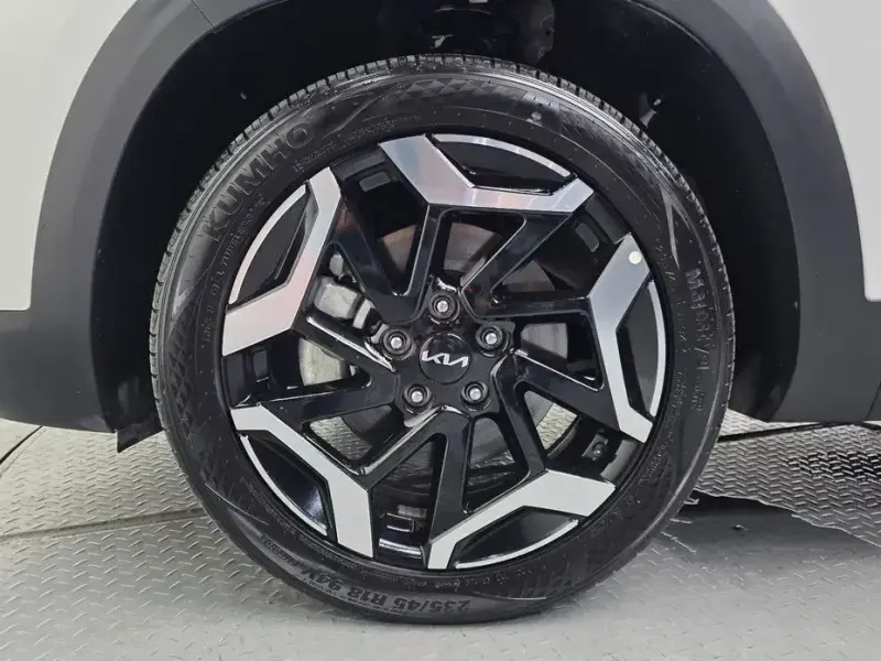 2023 Kia Seltos с пробегом 15 296 км