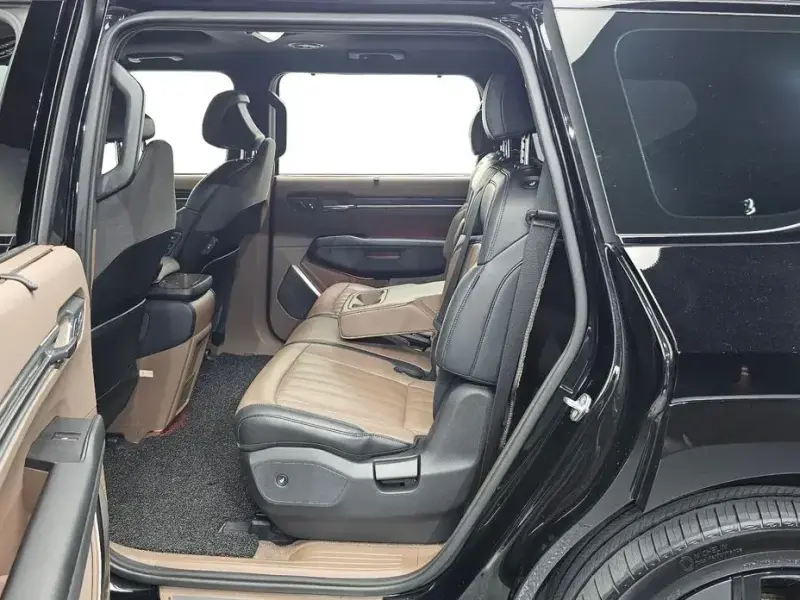 2023 Kia EV9 с пробегом 57 108 км